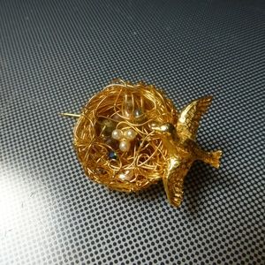brooch gold wire bird nest  mommy bird three pearl jeanne signed